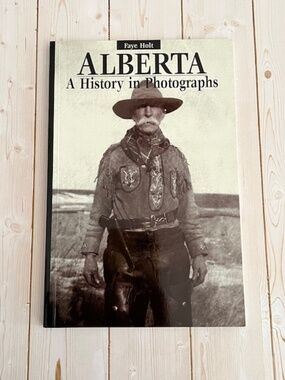 Alberta: A History in Photographs Book by Faye Holt BRAND NEW
